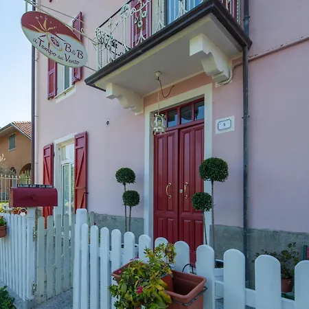 Frühstückspension Il Tempo Del Vento In Front Of The Castle 4*