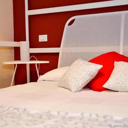 Il Tempo Del Vento In Front Of The Castle Bed & Breakfast 4*
