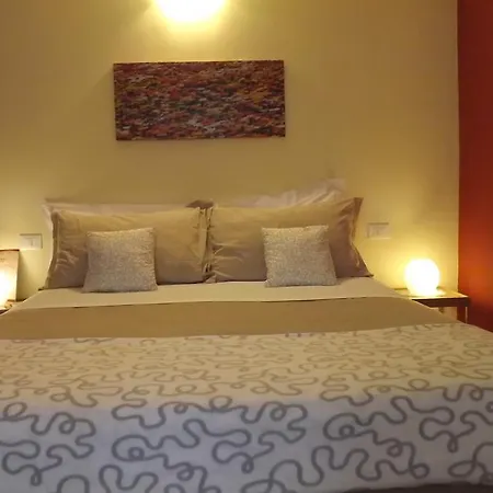 Il Tempo Del Vento In Front Of The Castle Frühstückspension Tresana