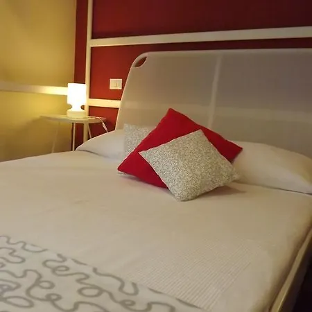 Il Tempo Del Vento In Front Of The Castle