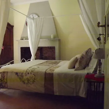 Frühstückspension Il Tempo Del Vento In Front Of The Castle