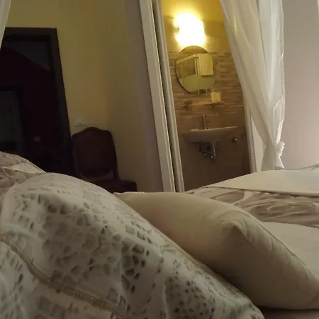 Il Tempo Del Vento In Front Of The Castle 4*